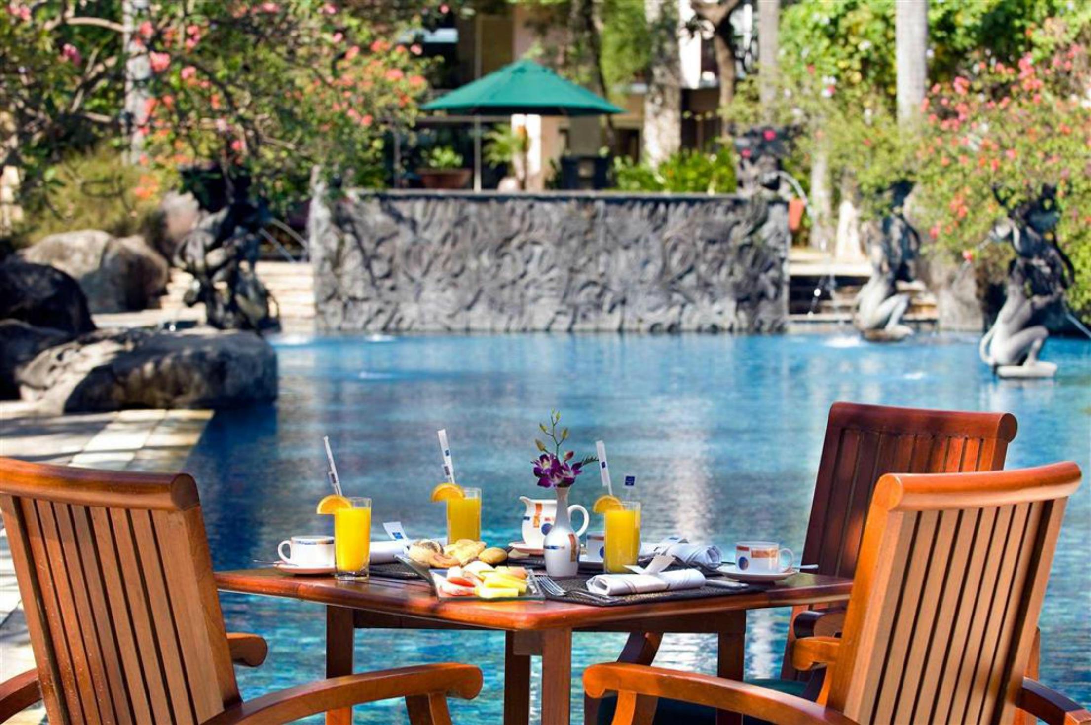 Grand Tropic Suites Hotel Surabaya Restaurant foto